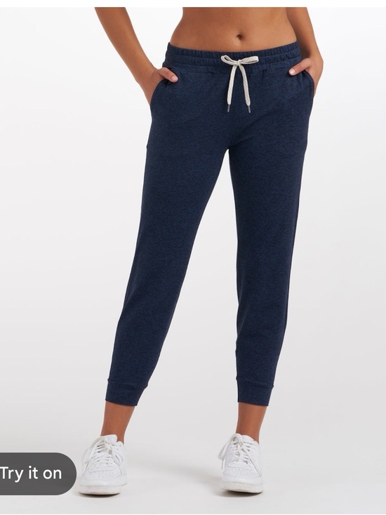Vuori Pants - Vuori Performance Joggers in Navy Heather
